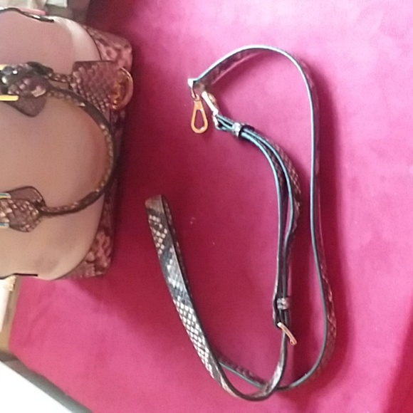 🎁  NEW  Michael Kors Smythe Leather Tan with Snake Design Bag/ Crossbody EC - Picture 11 of 11